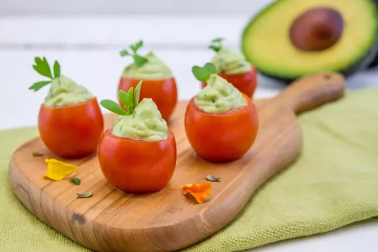 miayuno-tomates-rellenosde-aguacate (1) (1) (1)