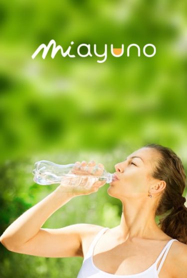 MiAyuno-chica-bebiendo-480x720