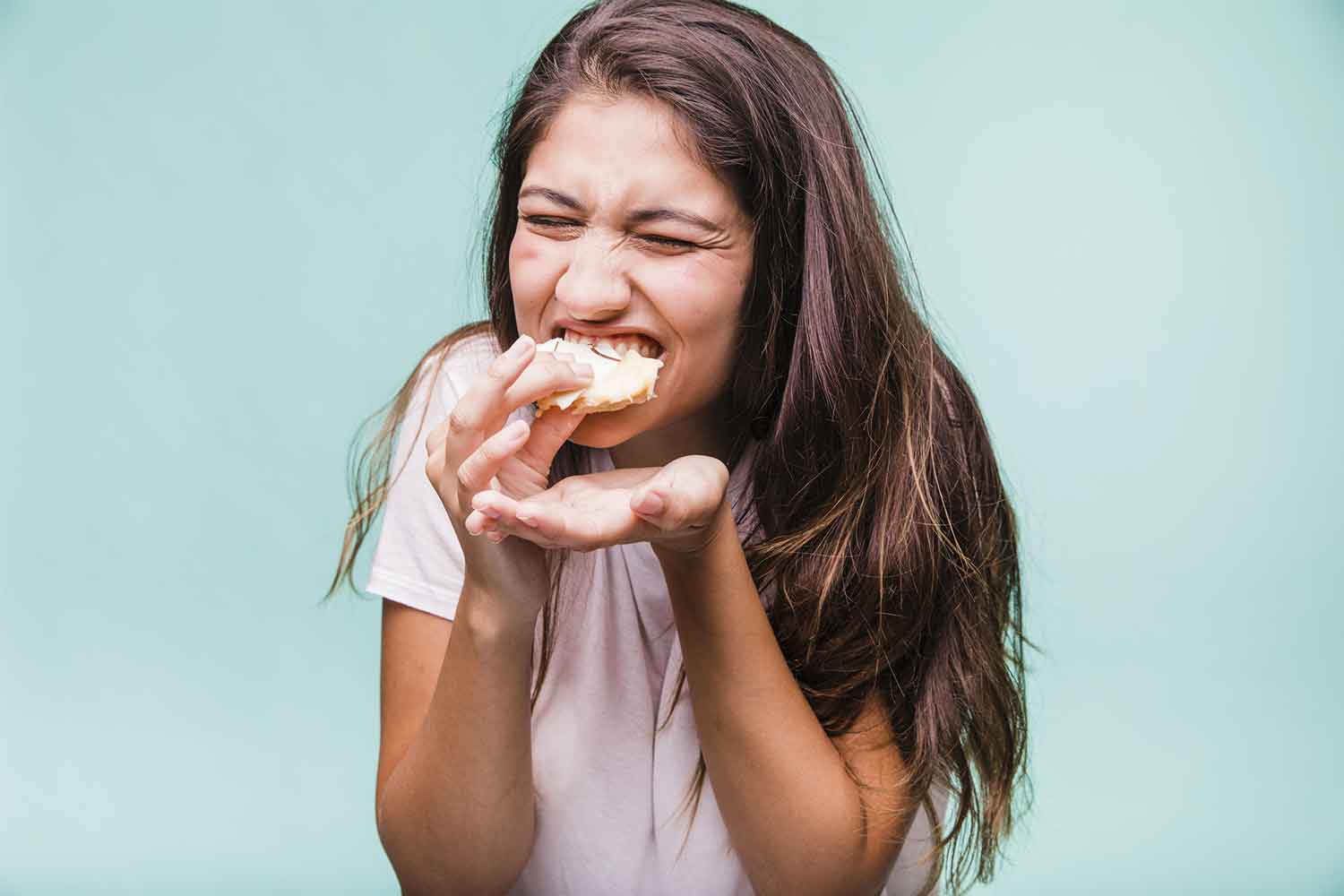 miayuno-chica-comiendo