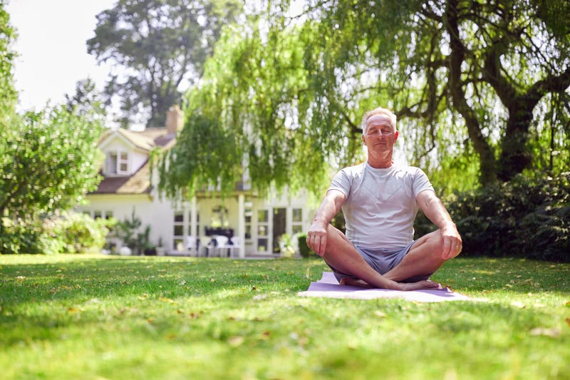 MiAyuno-mindfulness-hombre-sentado