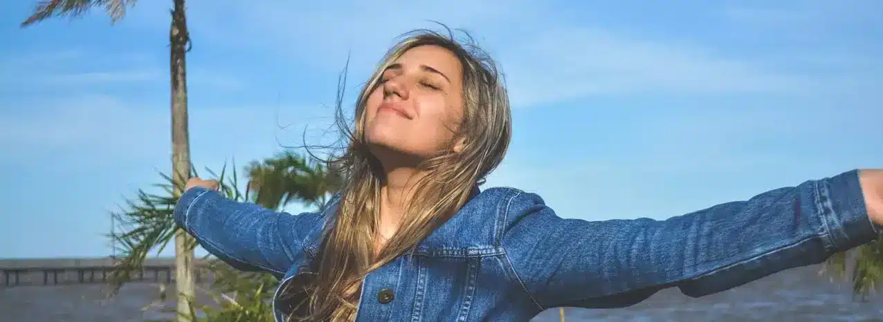 miayuno-cambiar-el-mundo Chica-brazos-abiertos